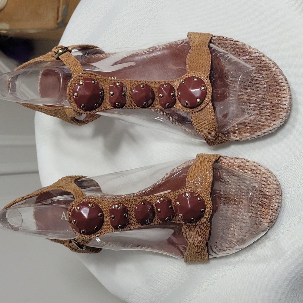 Anne Klein Leather Upper Basket Weave Heel, Size 6M